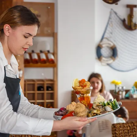 Konukevi Delta Marina 3*